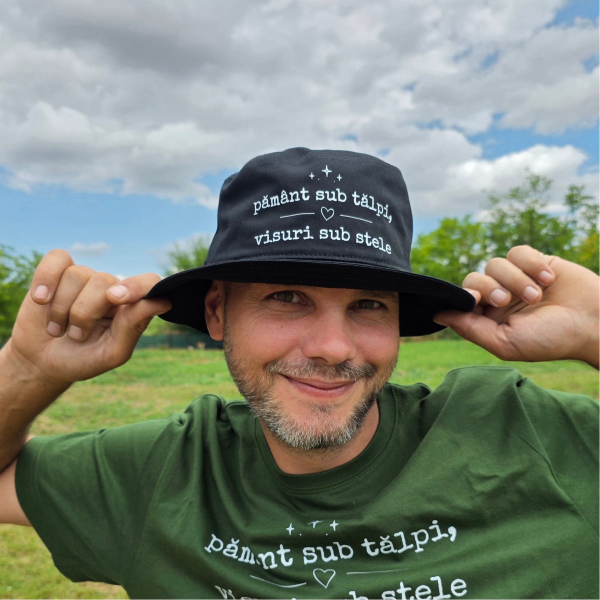 Bucket Hat „Pământ sub tălpi, visuri sub stele”